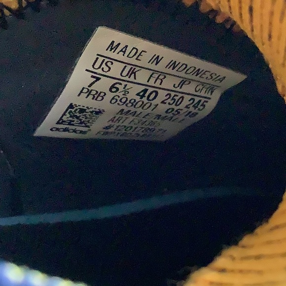 Unique Adidas men’s athletic shoes. Worn only a few times. Like new. - Picture 5 of 5